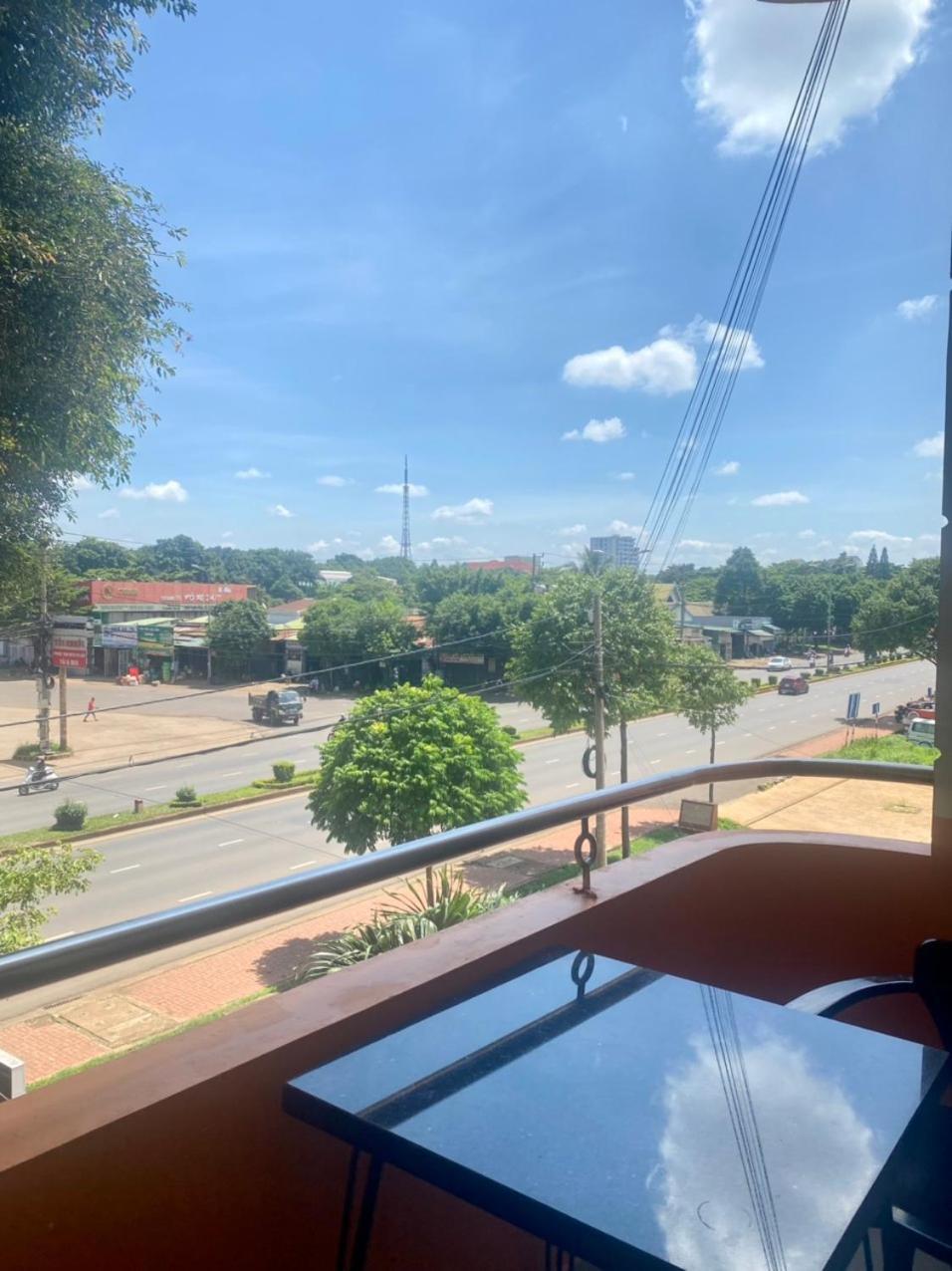 Khach San Ban Me Xanh Hotell Buon Ma Thuot Eksteriør bilde