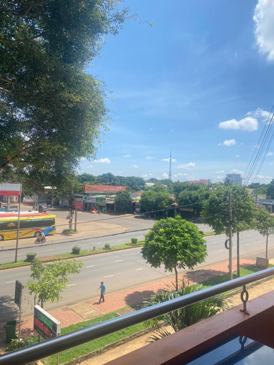Khach San Ban Me Xanh Hotell Buon Ma Thuot Eksteriør bilde
